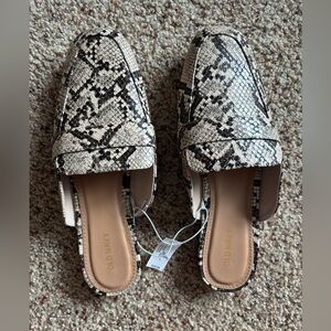 Old Navy Black and Cream Snakeskin Flats